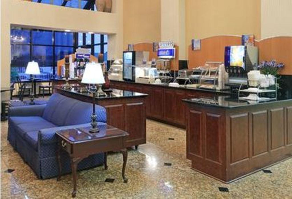 Southaven Inn Express - Memphis International Airport/Graceland Restoran gambar